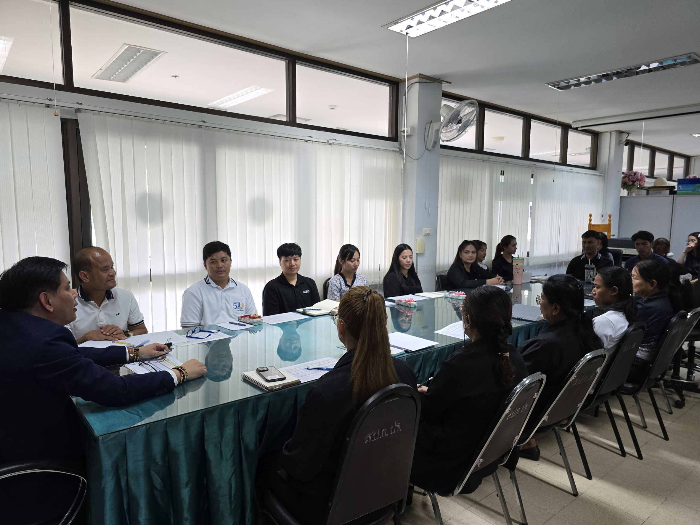 title - วันที่ 9 มิถุนายน 2569 นายวิทูล ประดิษฐบุญ ปฏิรูปที่ดินจังหวัดปราจีนบุรี ได้มอบนโยบาย ของรัฐมนตรีช่วยว่าการกระทรวงเกษตรและสหกรณ์ พร้อมทั้งชี้แจงแนวทางการปฏิบัติงาน แก่บุคลากรในสังกัด โดยได้ร่วมรับฟังปัญหา อุปสรรค และหารือแนวทางการขับเคลื่อนภารกิจตามแผนงานและโครงการประจำปีงบประมาณ พ.ศ. 2569